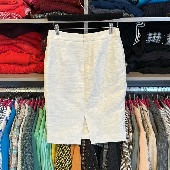 Trina Turk ivory textured back zipper closure back slit skirt size 0 - Picture 3 of 3